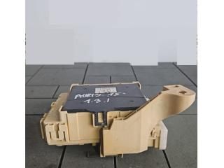 bontott TOYOTA AURIS Biztosítéktábla Utastér