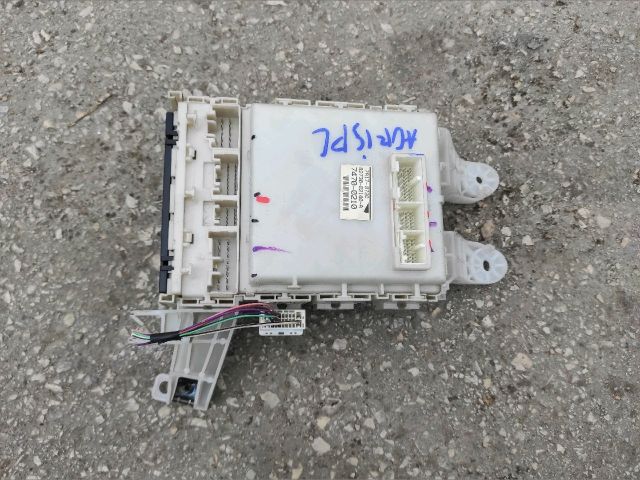 bontott TOYOTA AURIS Biztosítéktábla Utastér