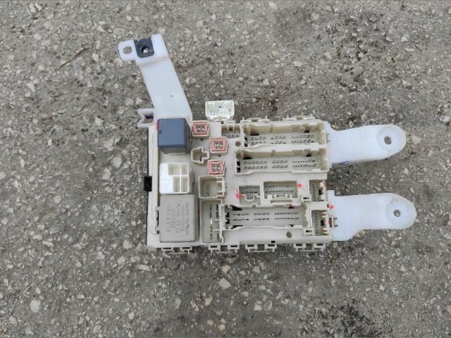 bontott TOYOTA AURIS Biztosítéktábla Utastér