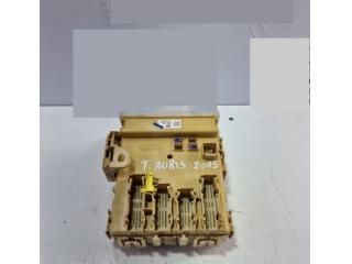 bontott TOYOTA AURIS Biztosítéktábla Utastér