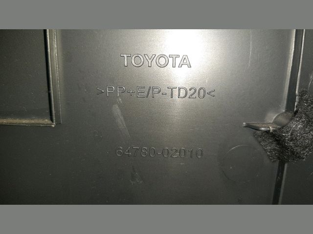 bontott TOYOTA AURIS Csomagtérajtó Burkolat (Részeivel)