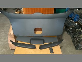 bontott TOYOTA AURIS Csomagtérajtó Burkolat (Részeivel)