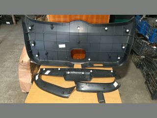 bontott TOYOTA AURIS Csomagtérajtó Burkolat (Részeivel)