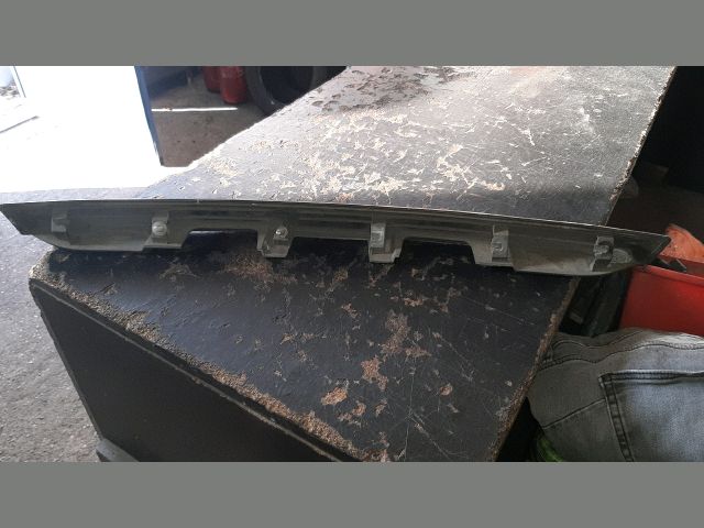 bontott TOYOTA AURIS Csomagtérajtó Díszléc