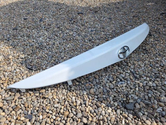 bontott TOYOTA AURIS Csomagtérajtó Díszléc