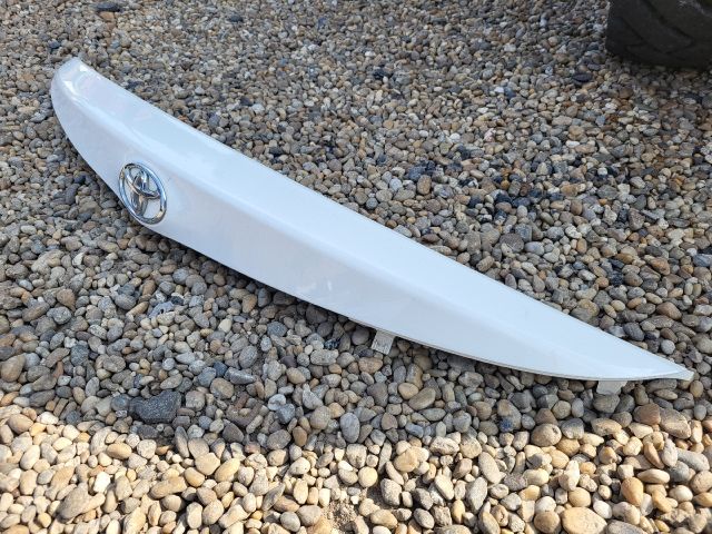 bontott TOYOTA AURIS Csomagtérajtó Díszléc