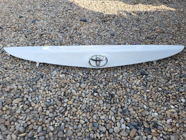 bontott TOYOTA AURIS Csomagtérajtó Díszléc