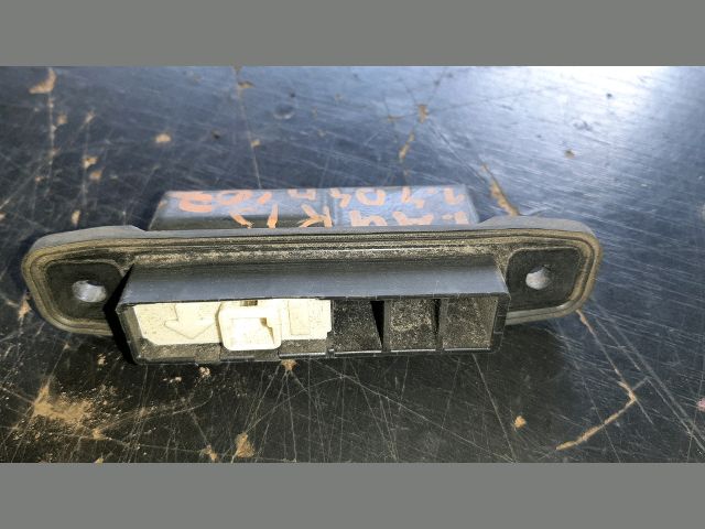 bontott TOYOTA AURIS Csomagtérajtó Kapcsoló