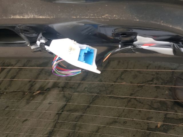 bontott TOYOTA AURIS Csomagtérajtó (Részeivel)