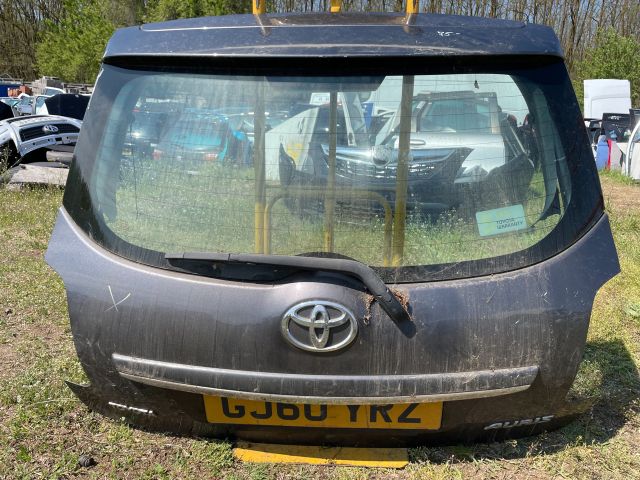 bontott TOYOTA AURIS Csomagtérajtó (Részeivel)