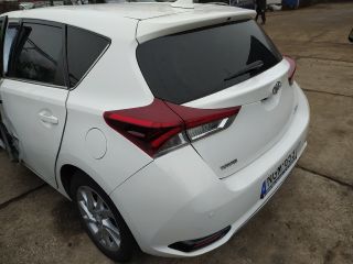 bontott TOYOTA AURIS Csomagtérajtó (Üres lemez)