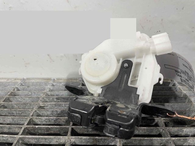 bontott TOYOTA AURIS Csomagtérajtó Ütköző