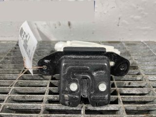 bontott TOYOTA AURIS Csomagtérajtó Ütköző