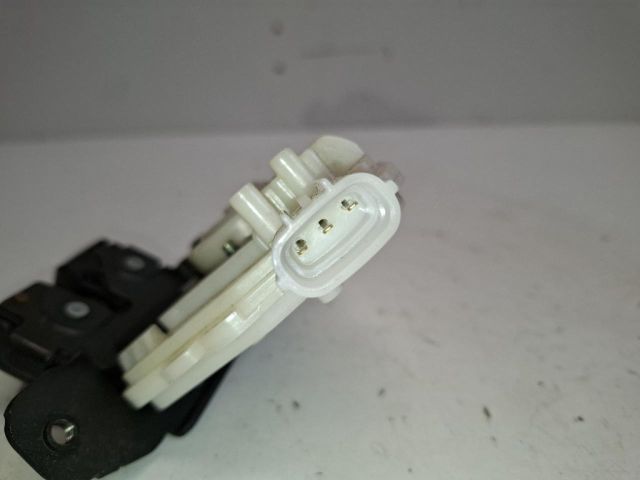 bontott TOYOTA AURIS Csomagtérajtó Zárszerkezet