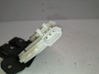 bontott TOYOTA AURIS Csomagtérajtó Zárszerkezet