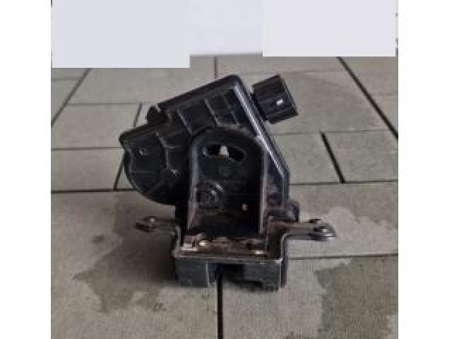 bontott TOYOTA AURIS Csomagtérajtó Zárszerkezet