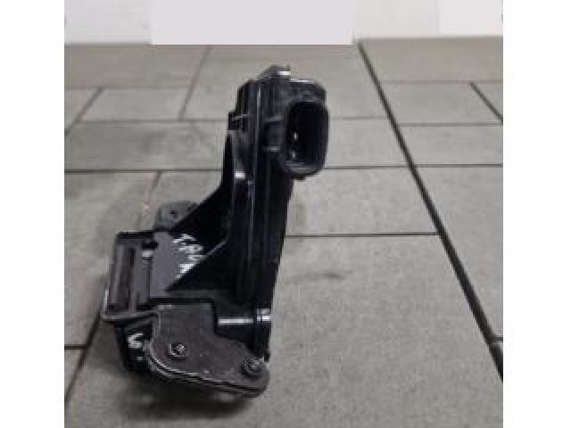 bontott TOYOTA AURIS Csomagtérajtó Zárszerkezet