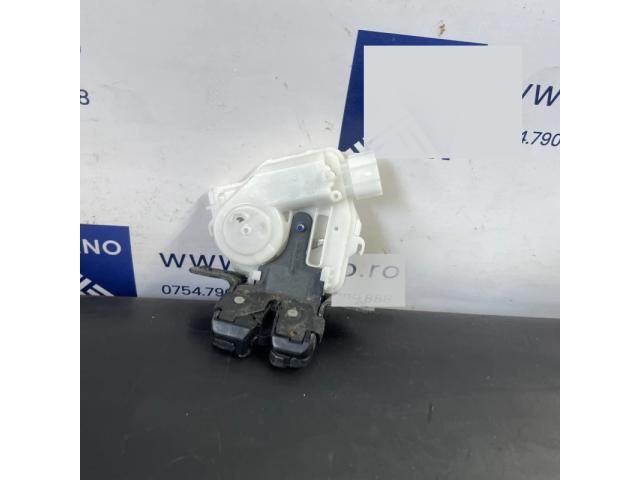 bontott TOYOTA AURIS Csomagtérajtó Zárszerkezet