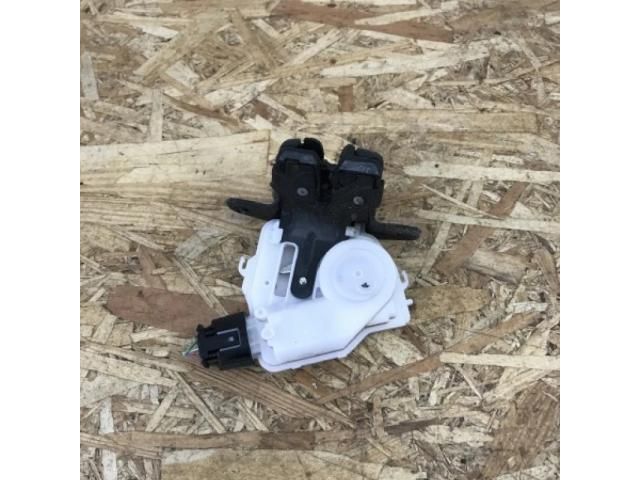 bontott TOYOTA AURIS Csomagtérajtó Zárszerkezet