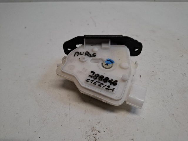 bontott TOYOTA AURIS Csomagtérajtó Zárszerkezet