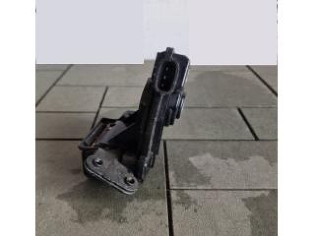 bontott TOYOTA AURIS Csomagtérajtó Zárszerkezet