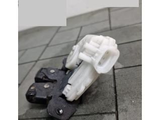 bontott TOYOTA AURIS Csomagtérajtó Zárszerkezet