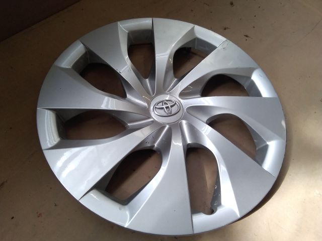 bontott TOYOTA AURIS Dísztárcsa (1 db)