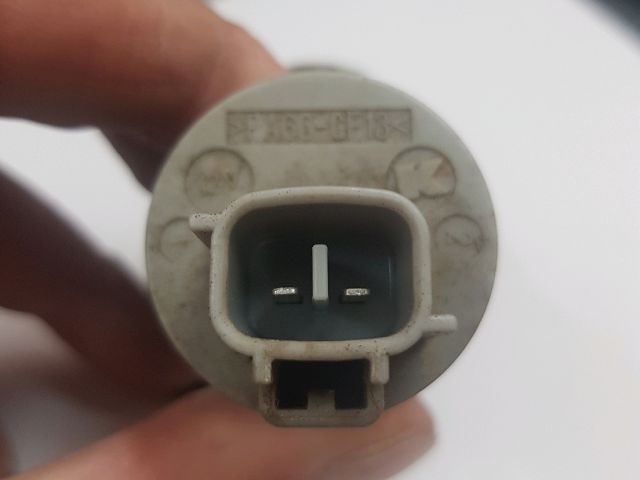 bontott TOYOTA AURIS Első Ablakmosó Szivattyú