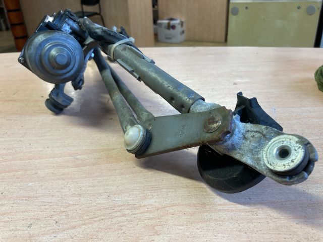 bontott TOYOTA AURIS Első Ablaktörlő Szerkezet Motorral