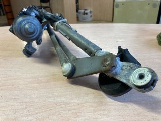 bontott TOYOTA AURIS Első Ablaktörlő Szerkezet Motorral