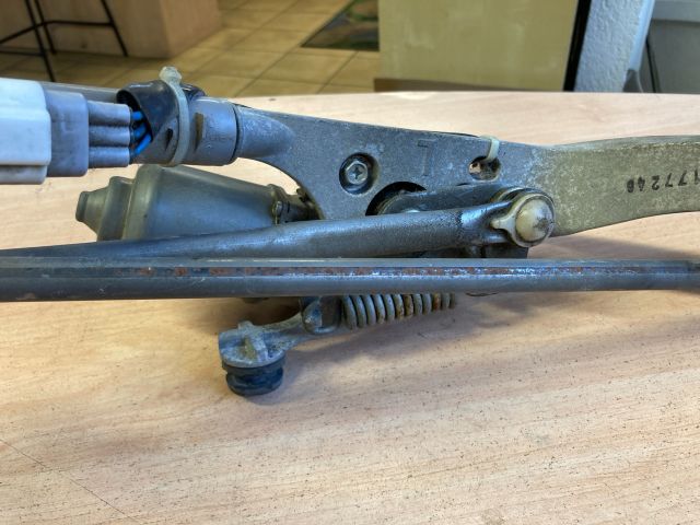 bontott TOYOTA AURIS Első Ablaktörlő Szerkezet Motorral