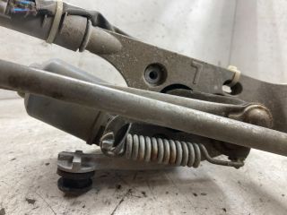 bontott TOYOTA AURIS Első Ablaktörlő Szerkezet Motorral