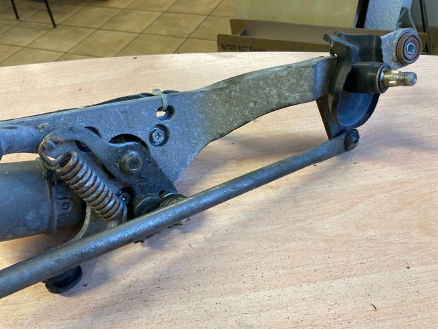 bontott TOYOTA AURIS Első Ablaktörlő Szerkezet Motorral