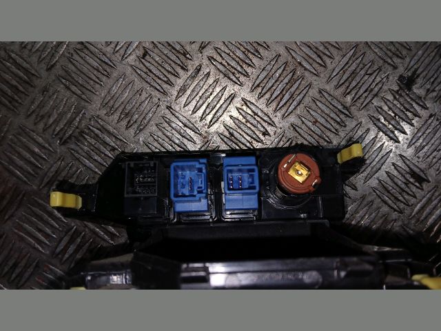 bontott TOYOTA AURIS Első Hamutartó