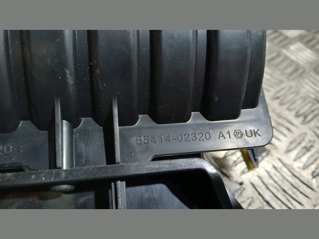 bontott TOYOTA AURIS Első Hamutartó