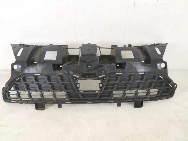 bontott TOYOTA AURIS Első Lökhárító Alsó Középső Díszrács