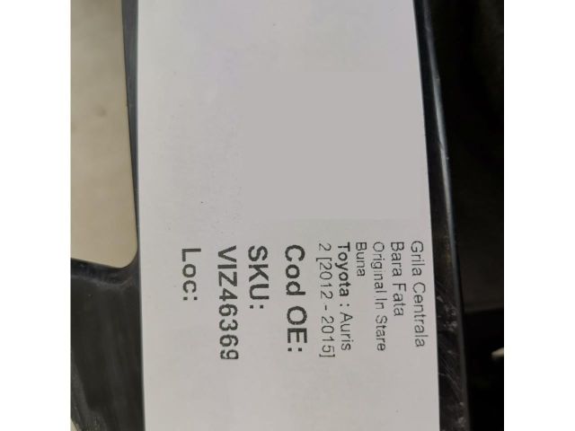 bontott TOYOTA AURIS Első Lökhárító Alsó Középső Díszrács