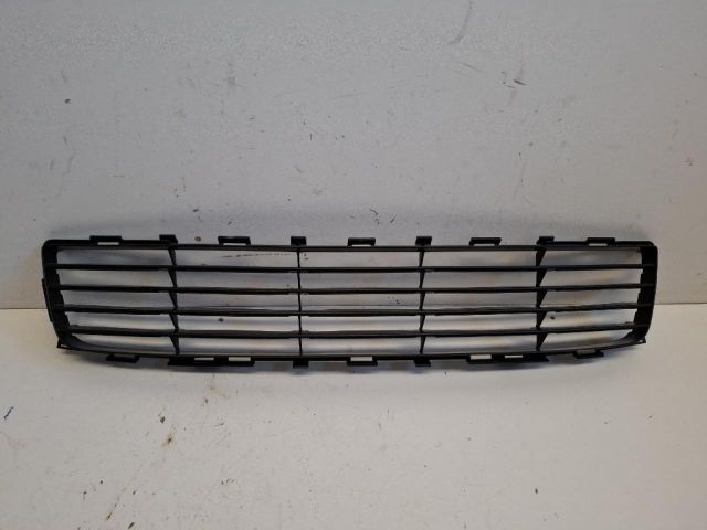 bontott TOYOTA AURIS Első Lökhárító Alsó Középső Díszrács