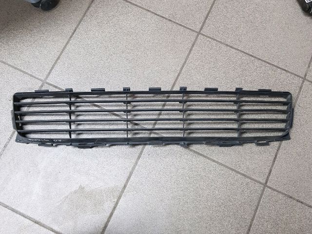 bontott TOYOTA AURIS Első Lökhárító Alsó Középső Díszrács