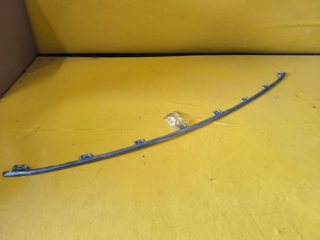 bontott TOYOTA AURIS Első Lökhárító Díszléc