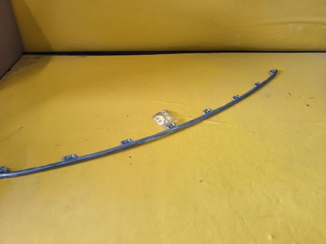 bontott TOYOTA AURIS Első Lökhárító Díszléc