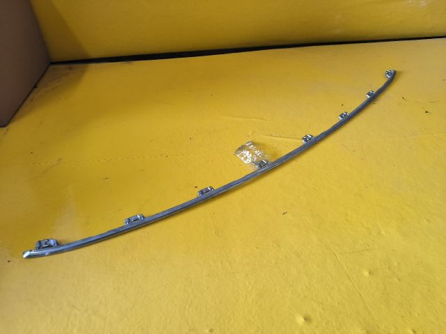 bontott TOYOTA AURIS Első Lökhárító Díszléc