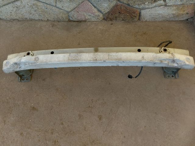 bontott TOYOTA AURIS Első Lökhárító Merevítő (Fém)