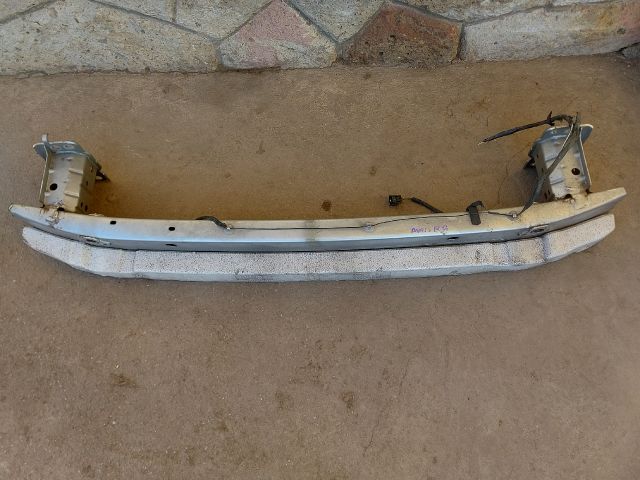 bontott TOYOTA AURIS Első Lökhárító Merevítő (Fém)