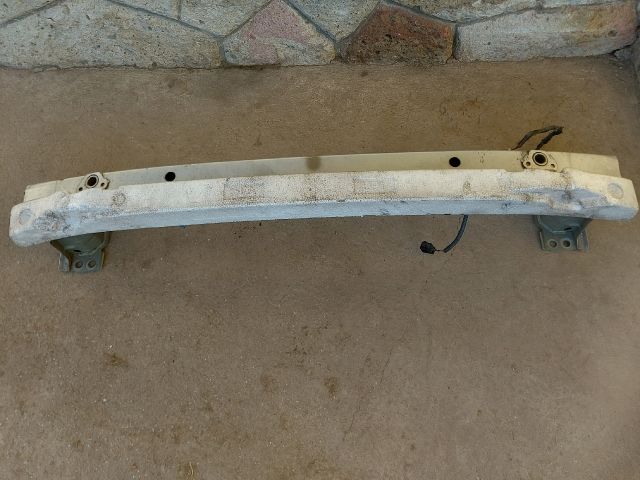 bontott TOYOTA AURIS Első Lökhárító Merevítő (Fém)