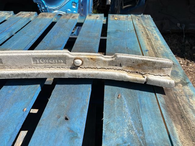 bontott TOYOTA AURIS Első Lökhárító Ütközés Elnyelő Hab