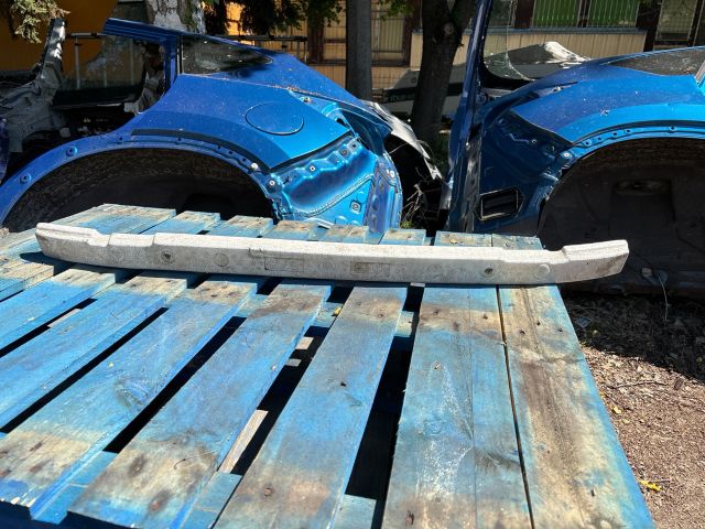 bontott TOYOTA AURIS Első Lökhárító Ütközés Elnyelő Hab