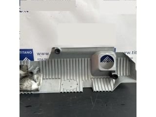 bontott TOYOTA AURIS Felső Hűtőburkolat