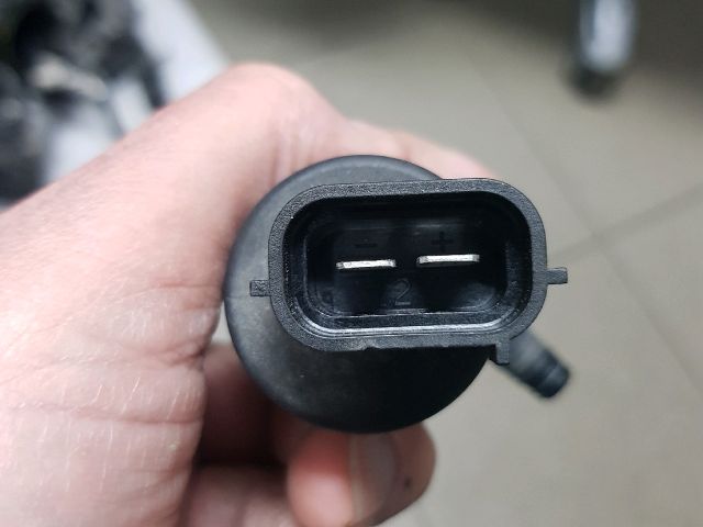 bontott TOYOTA AURIS Fényszórómosó Szivattyú