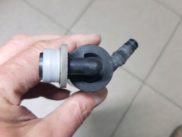 bontott TOYOTA AURIS Fényszórómosó Szivattyú